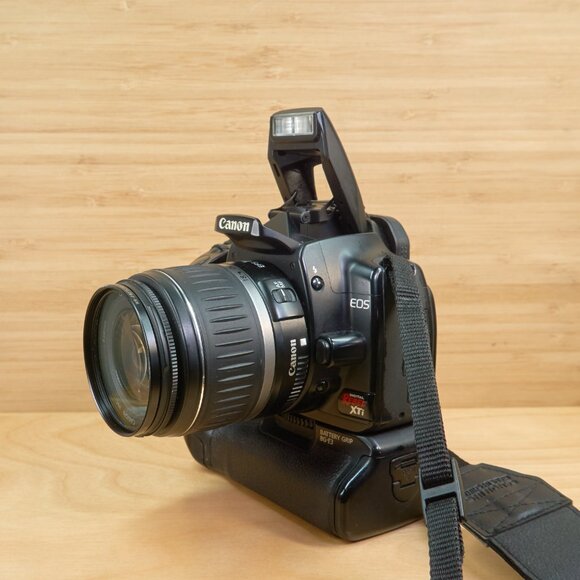 Canon EOS Rebel XTi (400D) Digital 10.1 MP Camera, w/ 18-55mm Lens, Battery Grip - Picture 3 of 11